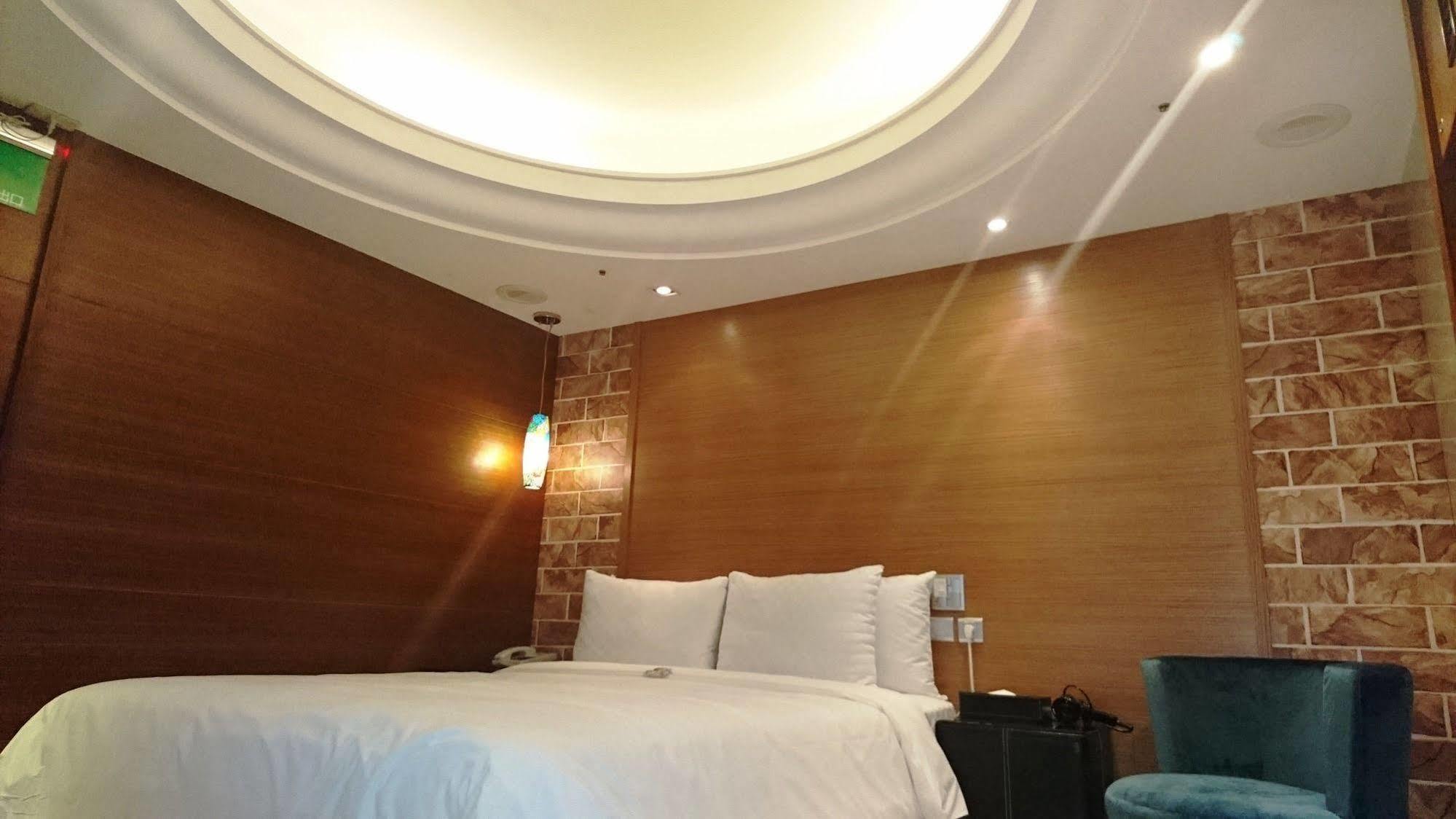 Burgary Hotel Taipei Exterior photo